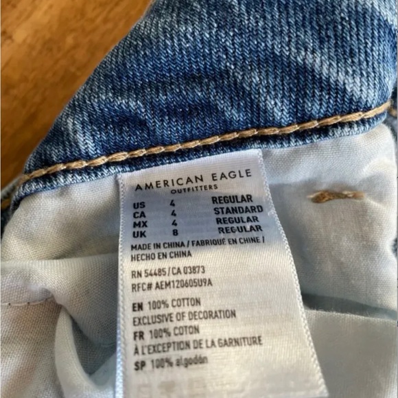 American Eagle Ripped Blue Jeans - Picture 3 of 5